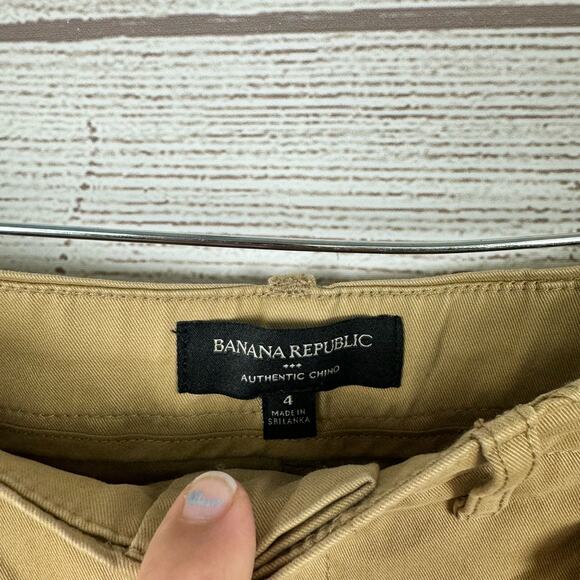 Banana Republic Factory Women's Khaki Authentic Chino Girlfriend Shorts Size 4 - Picture 3 of 7